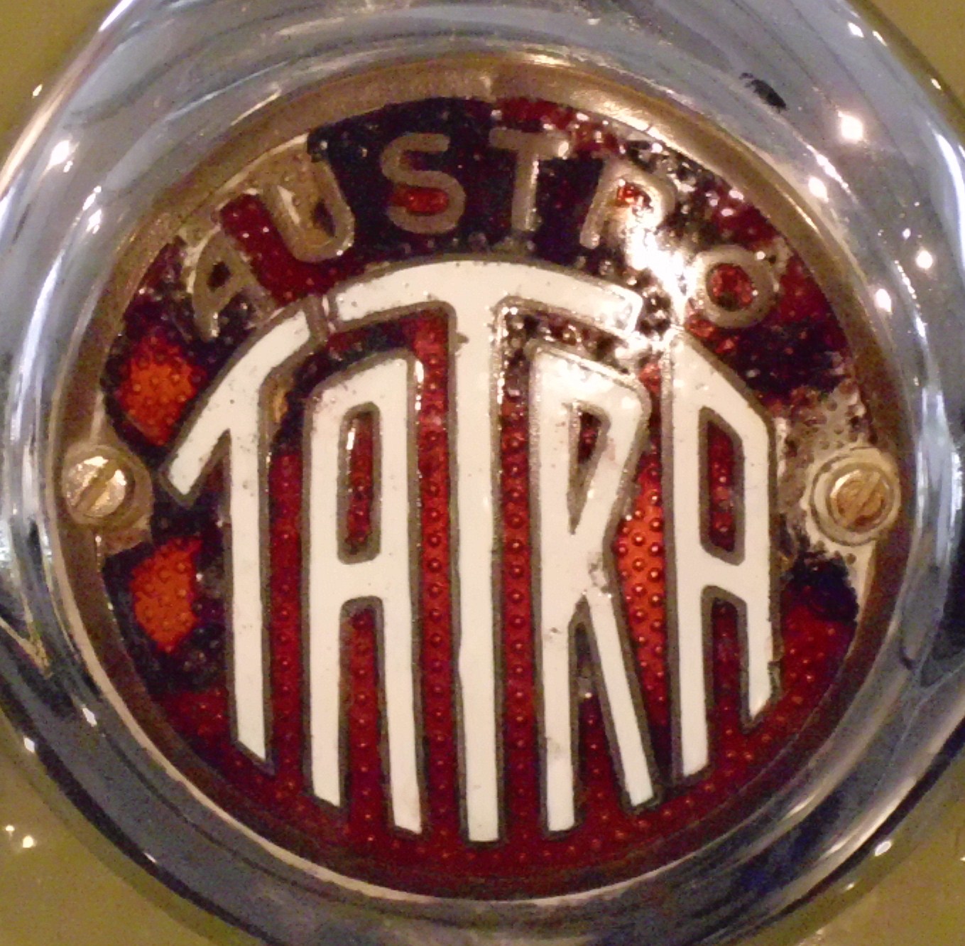 Logo zakładów Austro-Tatra, źródło Wikipedia