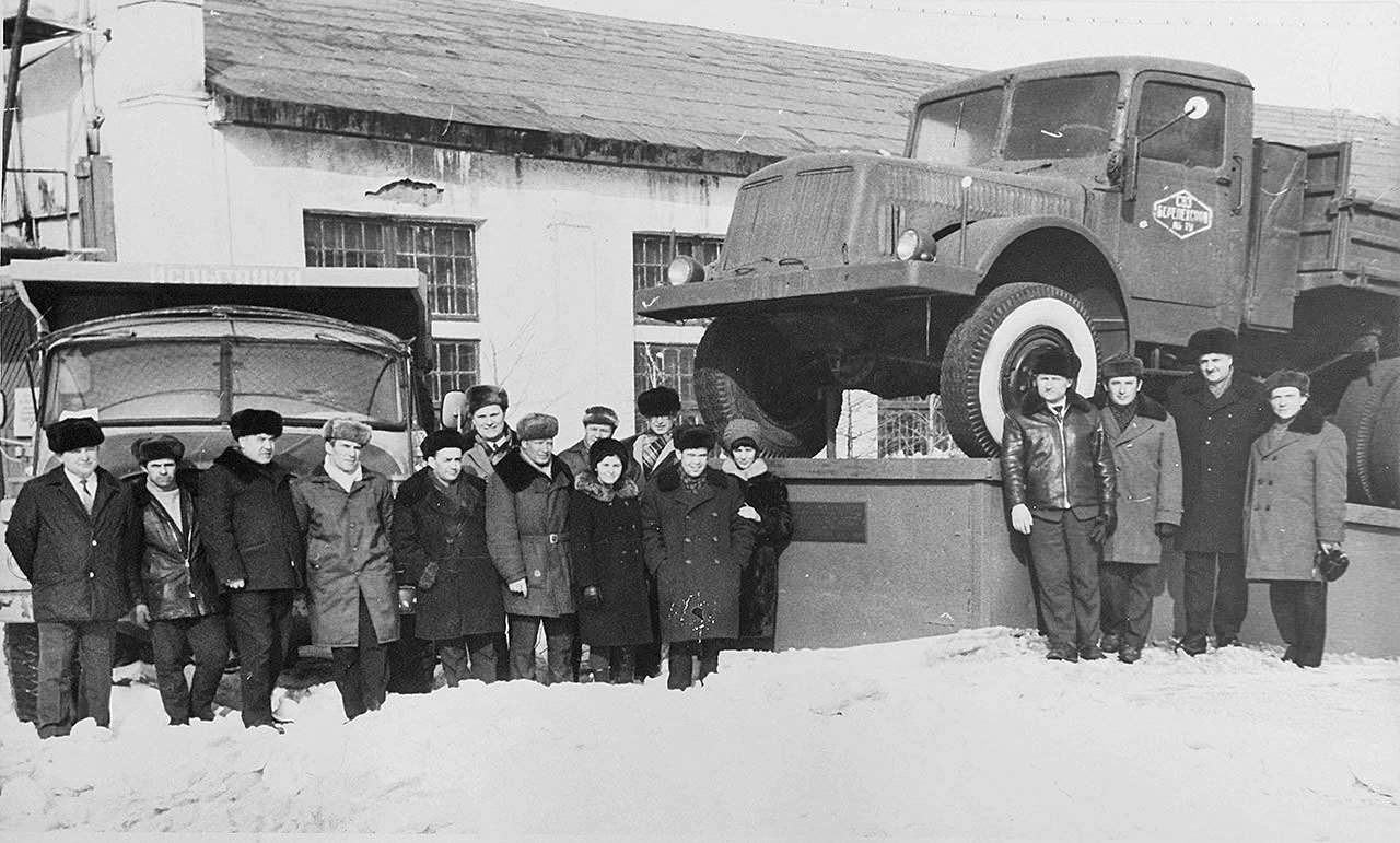 Pomnik samochodu Tatra 111 w Magadanie